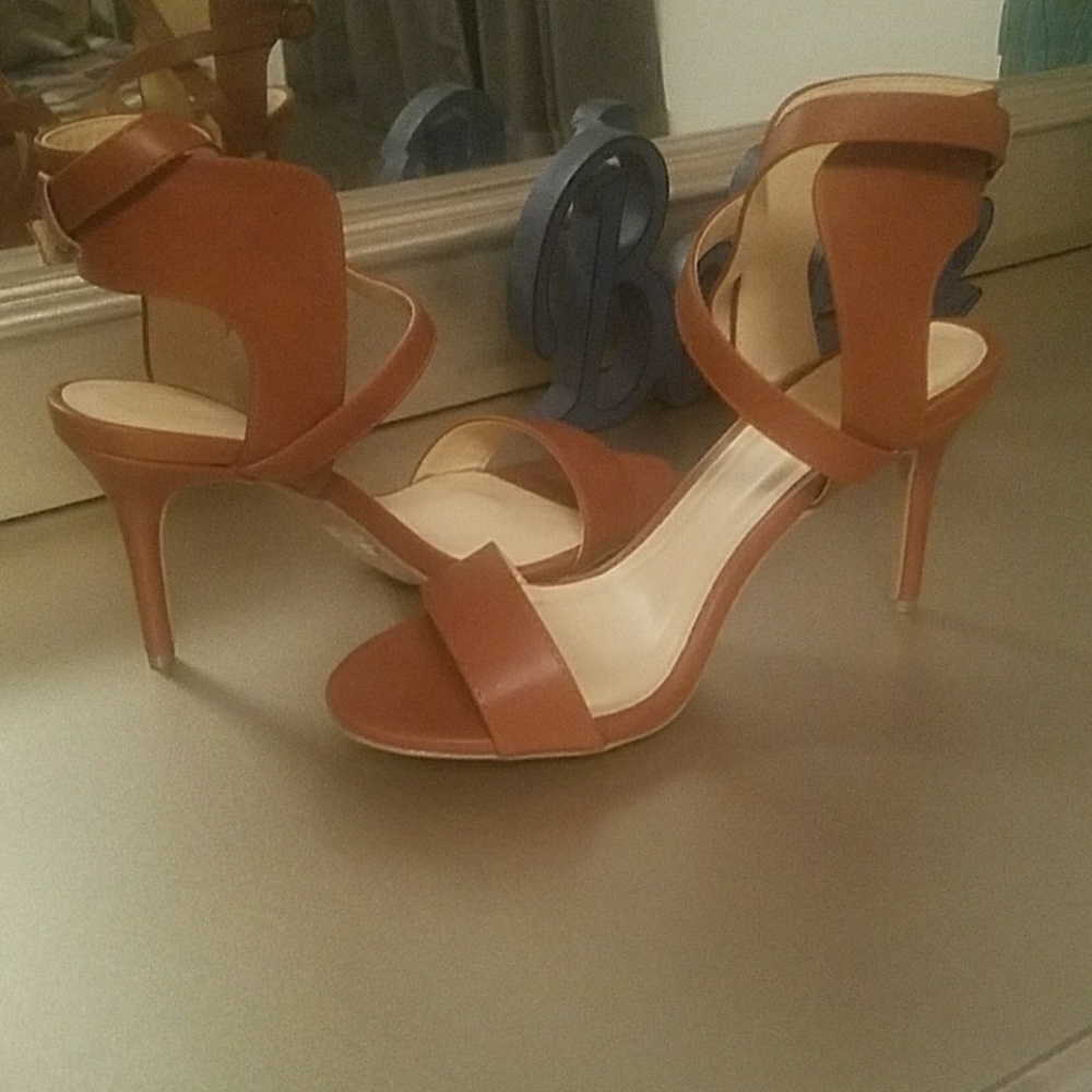 Heels - Picture 3 of 3